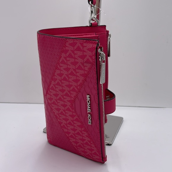 MICHAEL KORS JST LG DOUBLE ZIP WRISTLET WALLET PHONE HOLDER
ELECTRIC PINK - Picture 12 of 16